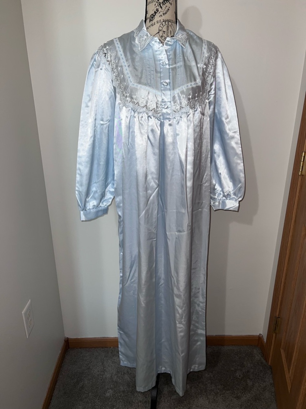 VTG 70s/80s Nicole ILGWU Blue Satin Nightgown Embroidered Lace Maxi Robe M